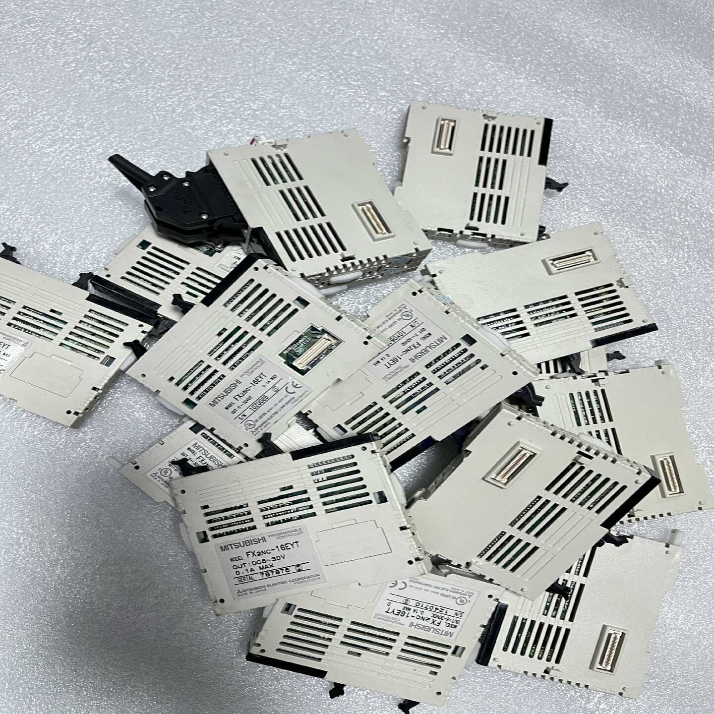 三菱PLCFX2NC-16EYT