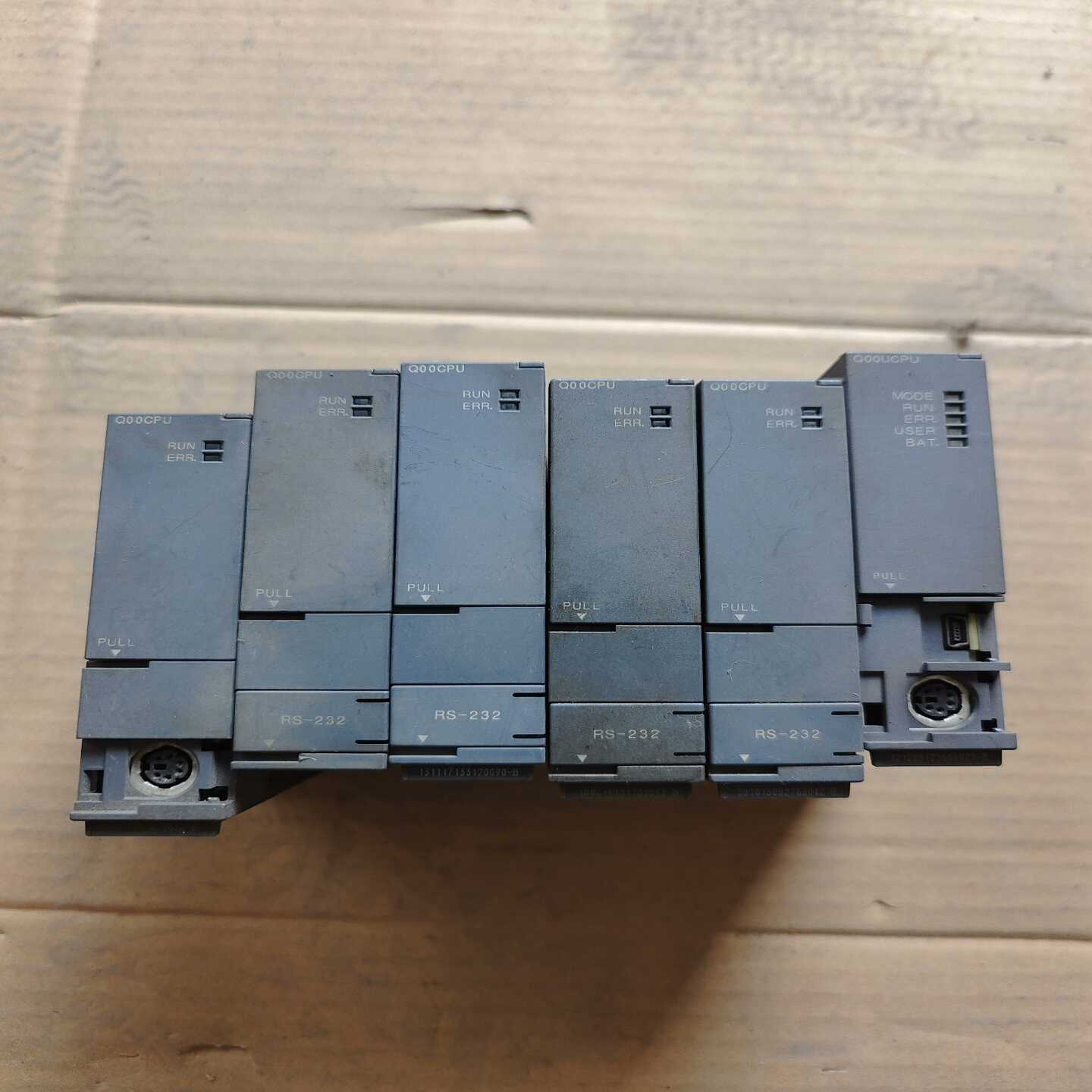 三菱Q00CPU模块，二手拆机，实物拍摄，成色如图。功能完好--议价
