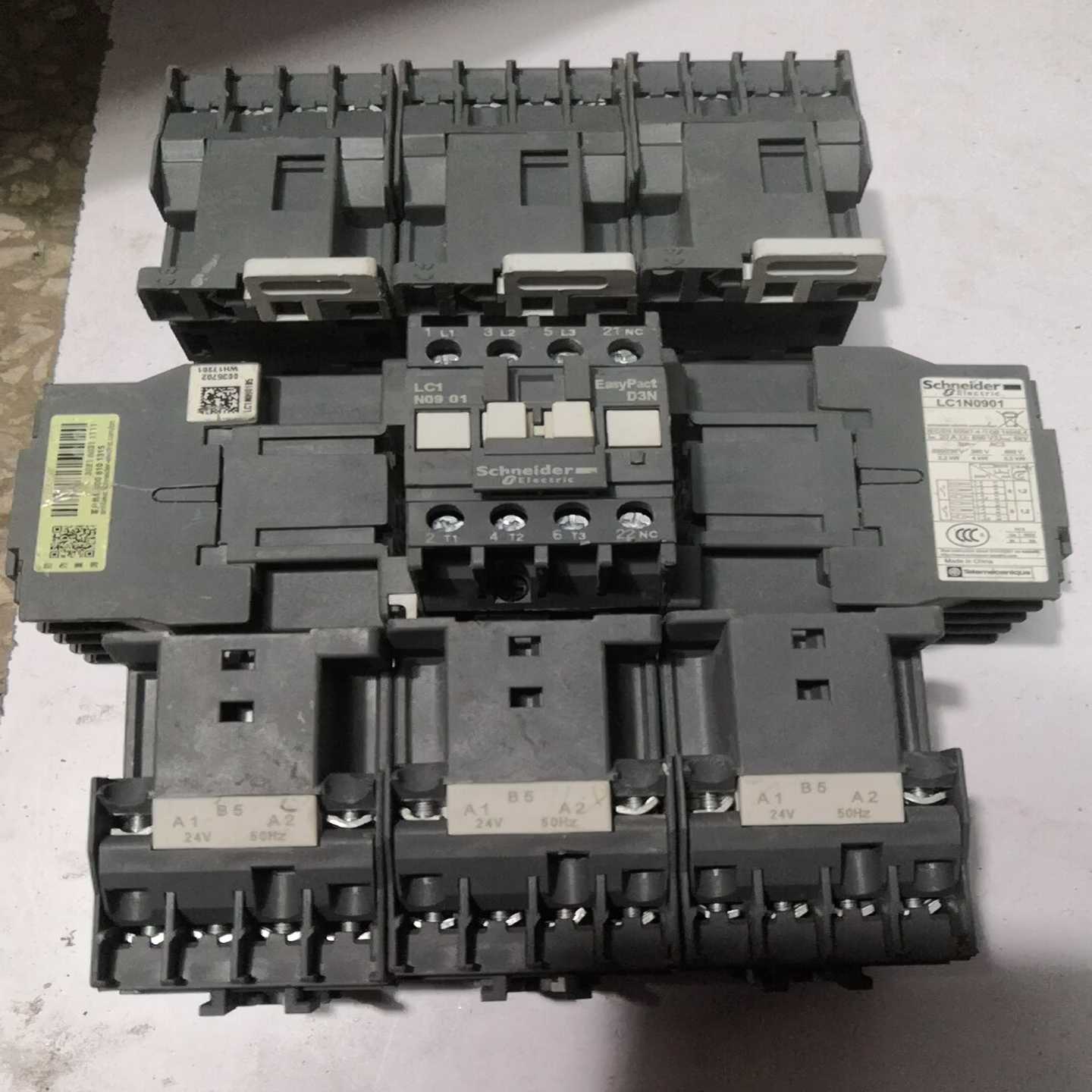 议价施耐德交流接LC1N0901控制电压交流24V感兴趣的话点“现货/维