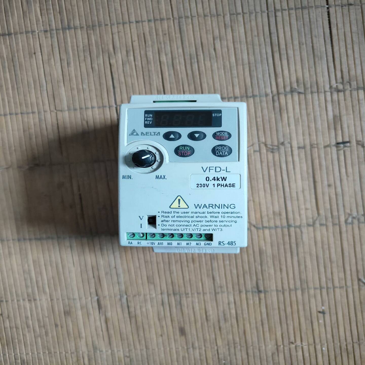 台达变频器400w单相输入VFD004L21A，，提询价