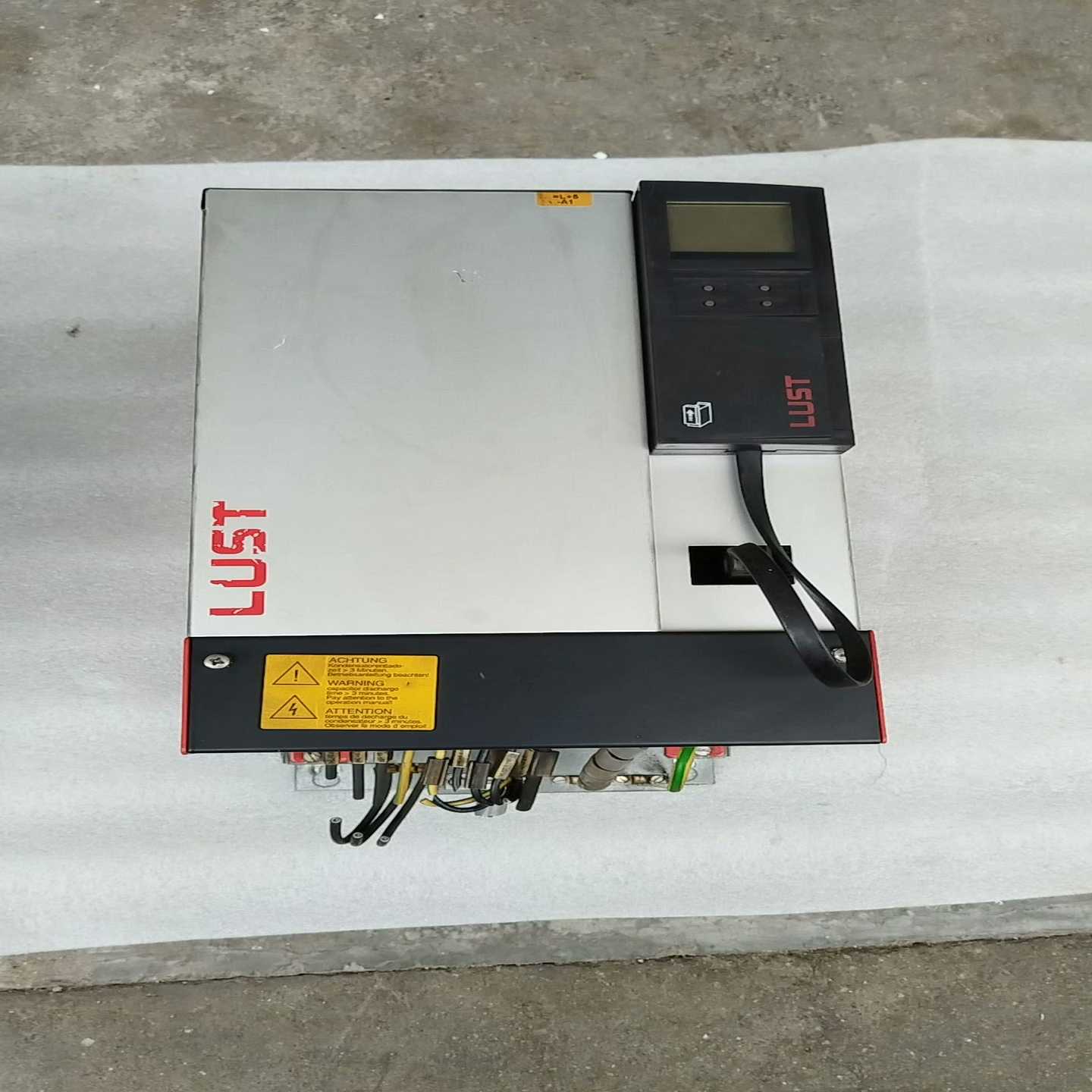 LUST涡轮机变频器VF1424L.HF.OP2.S56功能--议价商品