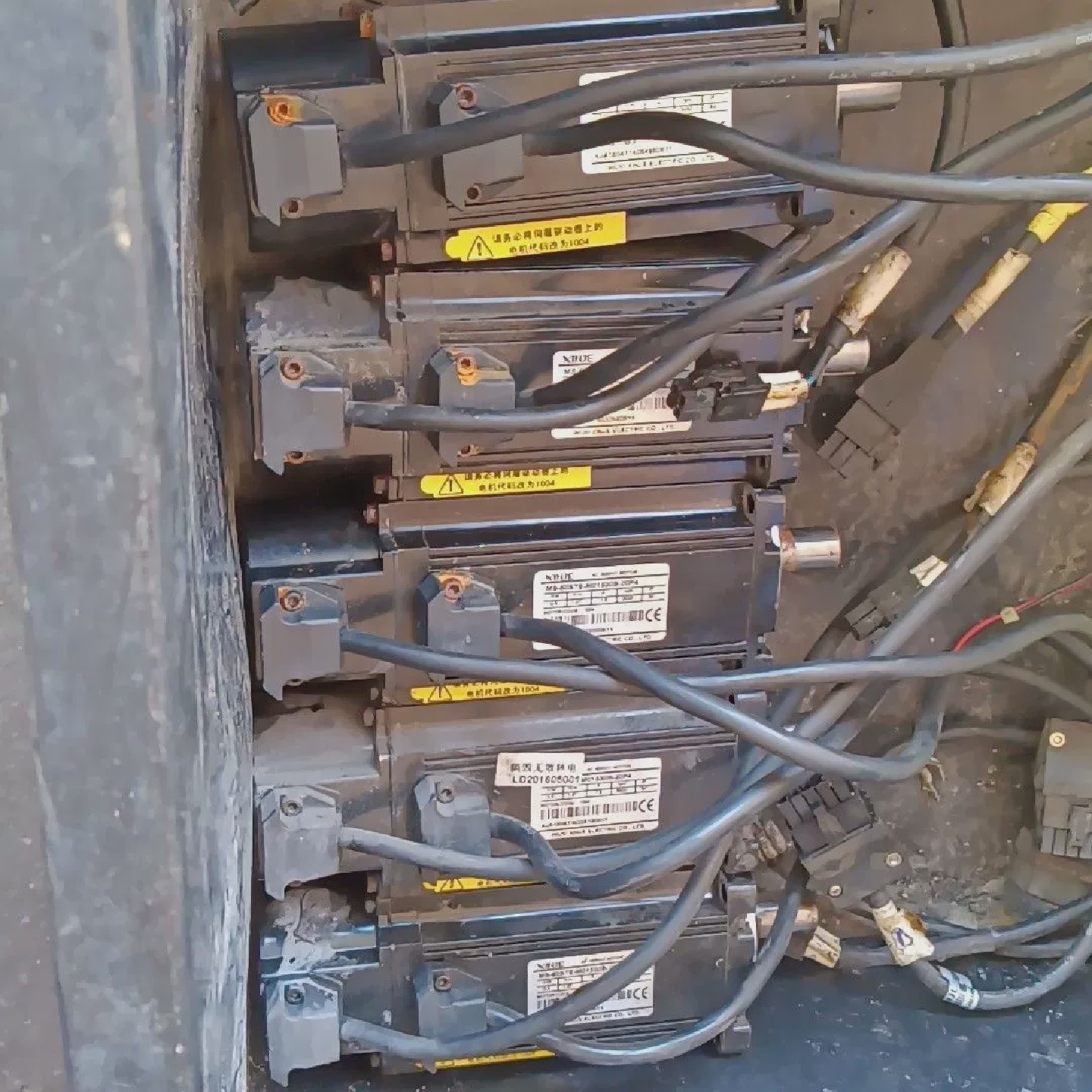 MS-60STE-M01330B-20P4伺服马达拆