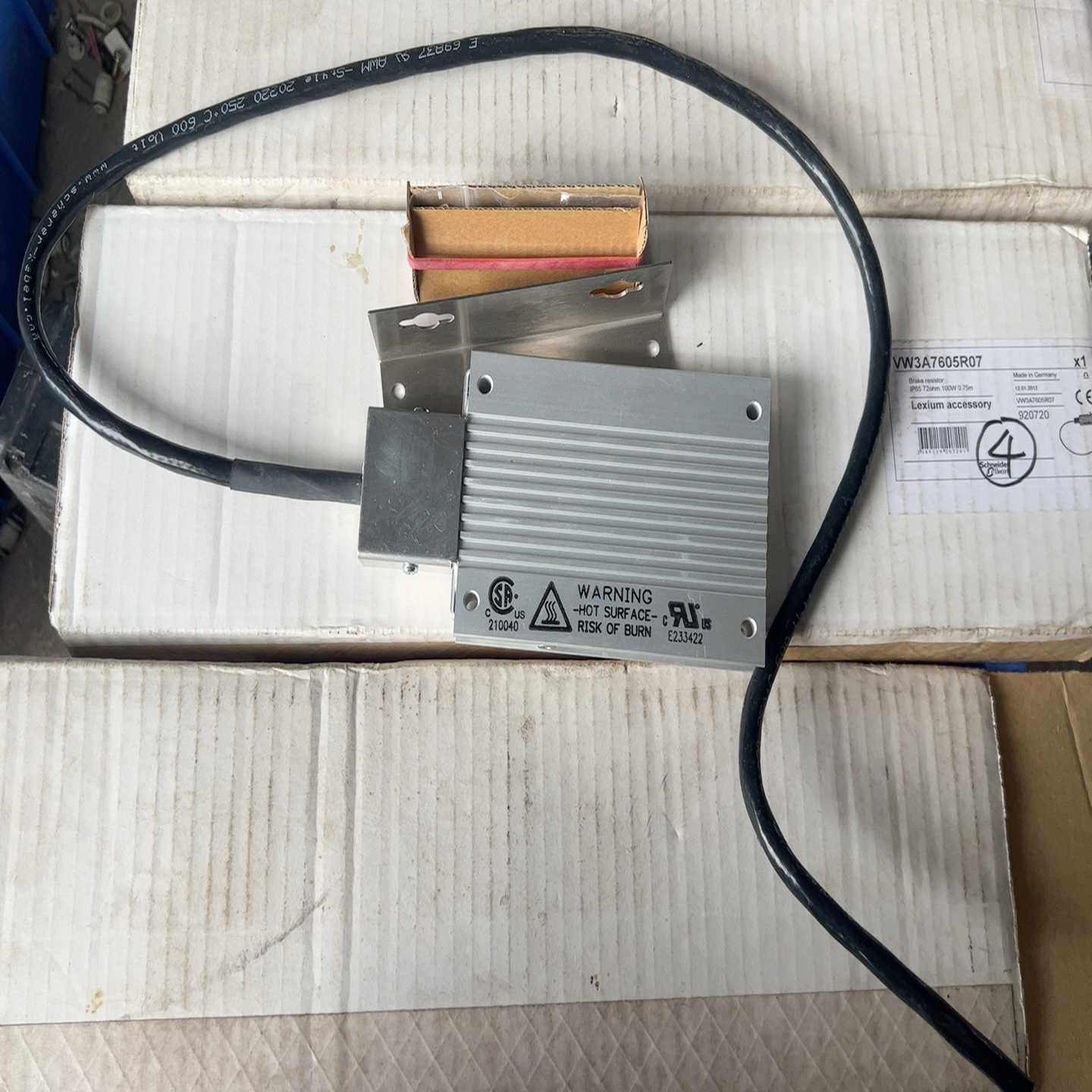 德国施奈德全新VW3A7605R07制动电阻，IP65 72--议价商品