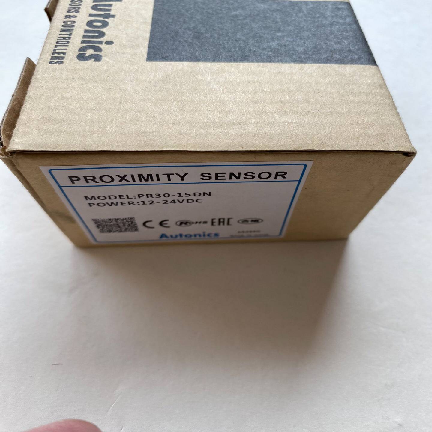 奥托尼克斯电感式接近开关，型号PR30-15DN，实物图拍摄询价