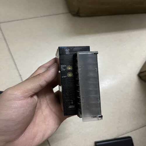 欧姆龙CJ1W-DA041 功能正常，外观完好无损，数量4台~议价