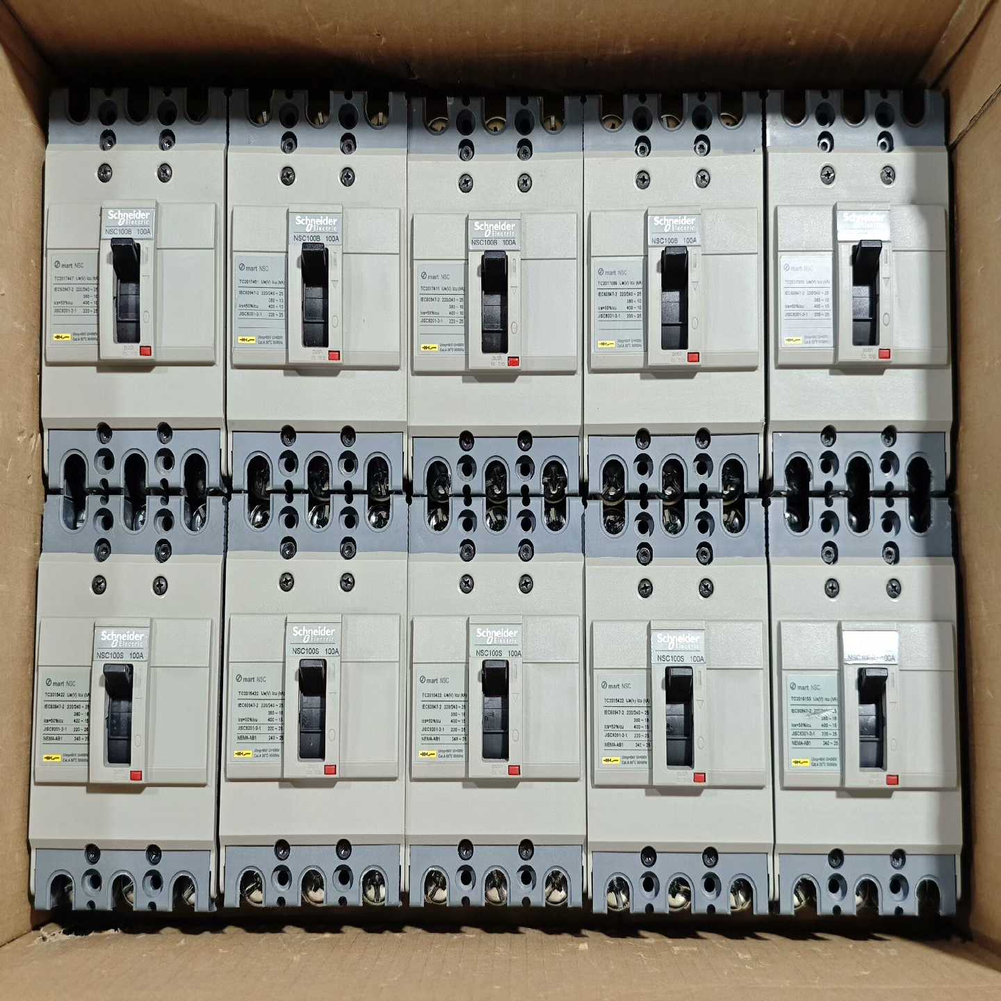 议价施耐德NSC100S3P100A空气开关原装正品拆机