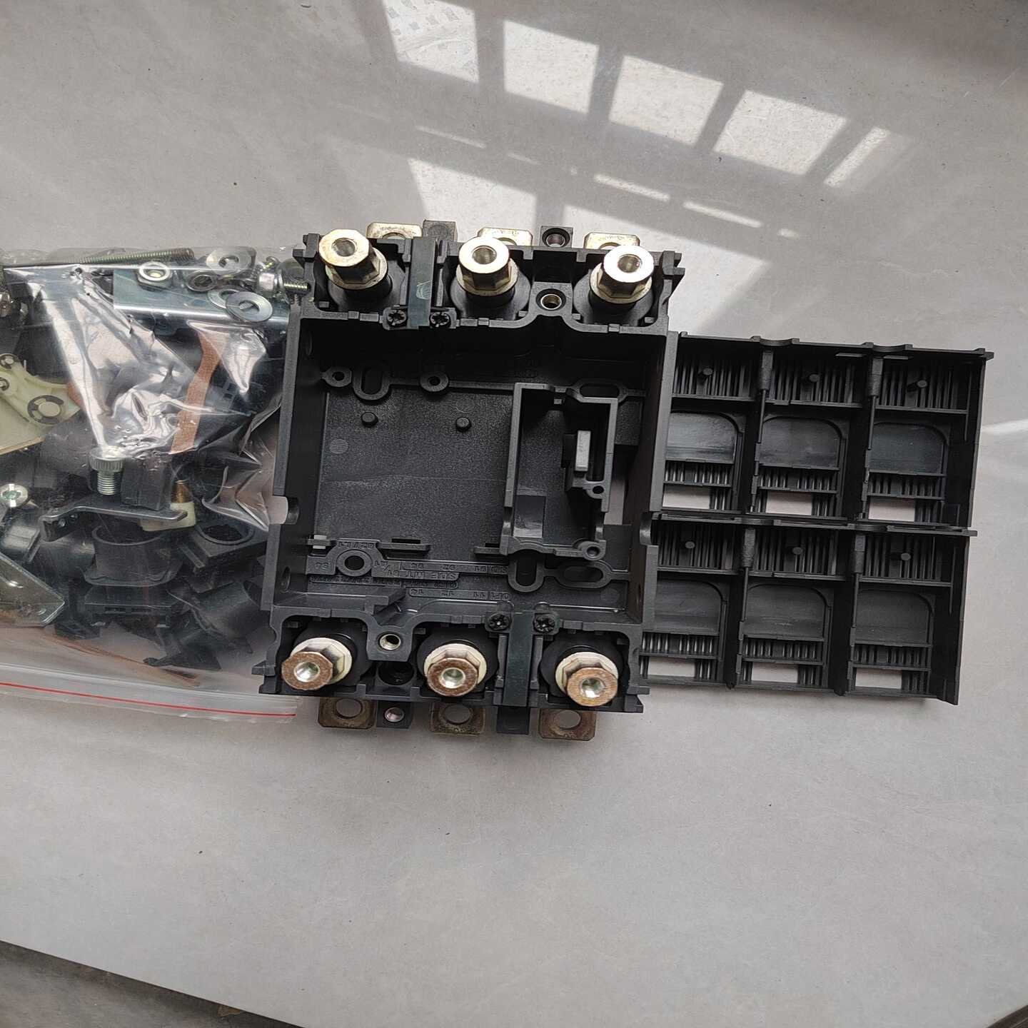 施耐德3P100/160塑壳插入底座--议价商品