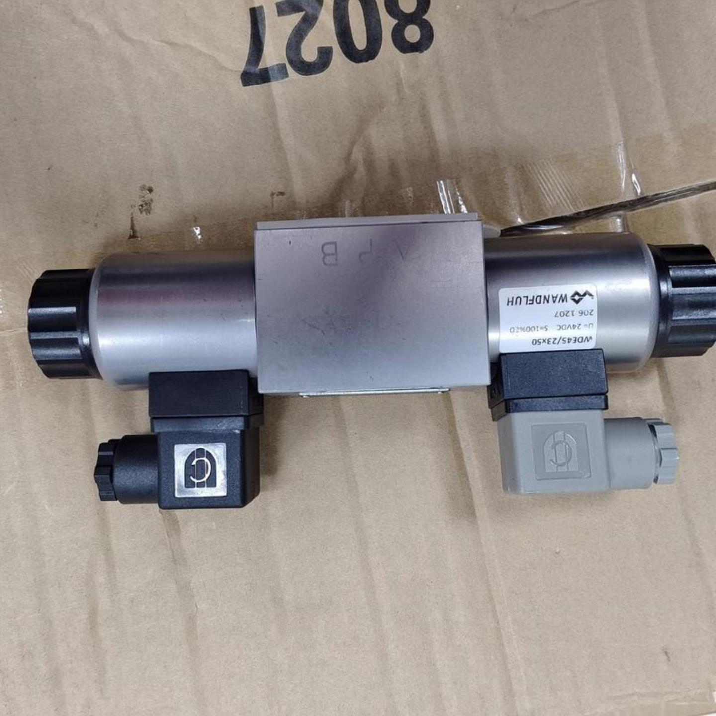 （议价)原装进口瑞士万福乐双头电磁阀全新有包装WDMF  A06-