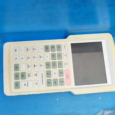 询价IFound品牌手持设备，白色外壳，带显示屏，按键完整。功能