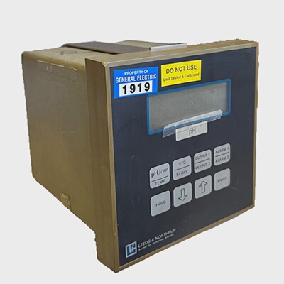 LEEDS  NORTHRUP 708211  708211 pH CONTROLLER 120240V 5060Hz