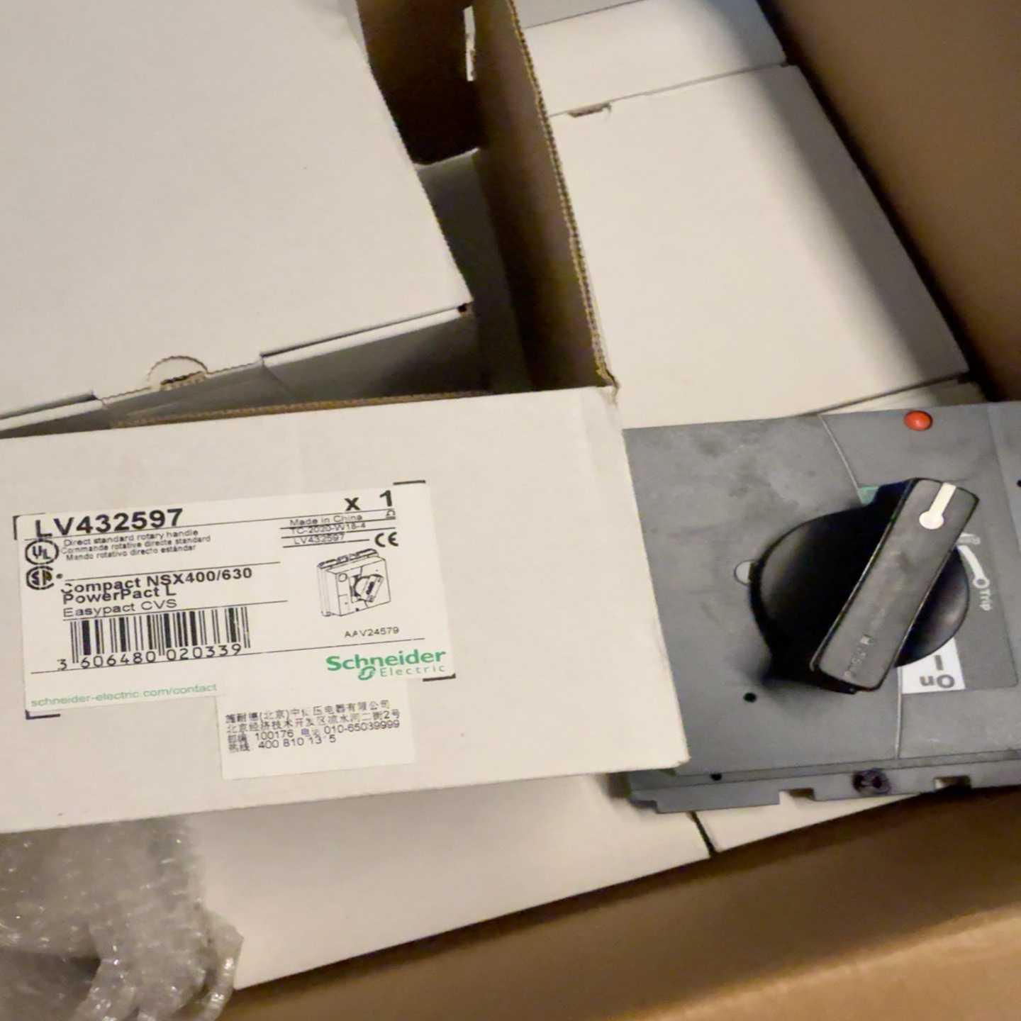施耐德塑壳断路器直接旋转手柄，订货号LV432597，全新保--议价商
