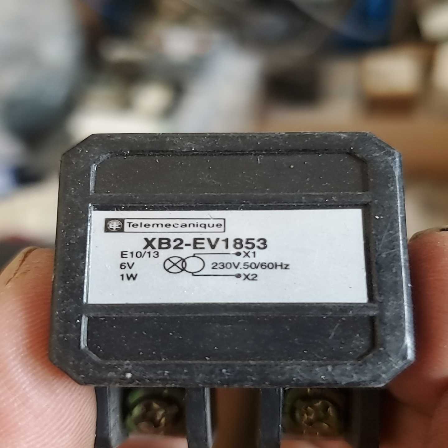 议价xb2-ev1853施耐德信号指示灯，如图所示，库存闲置，