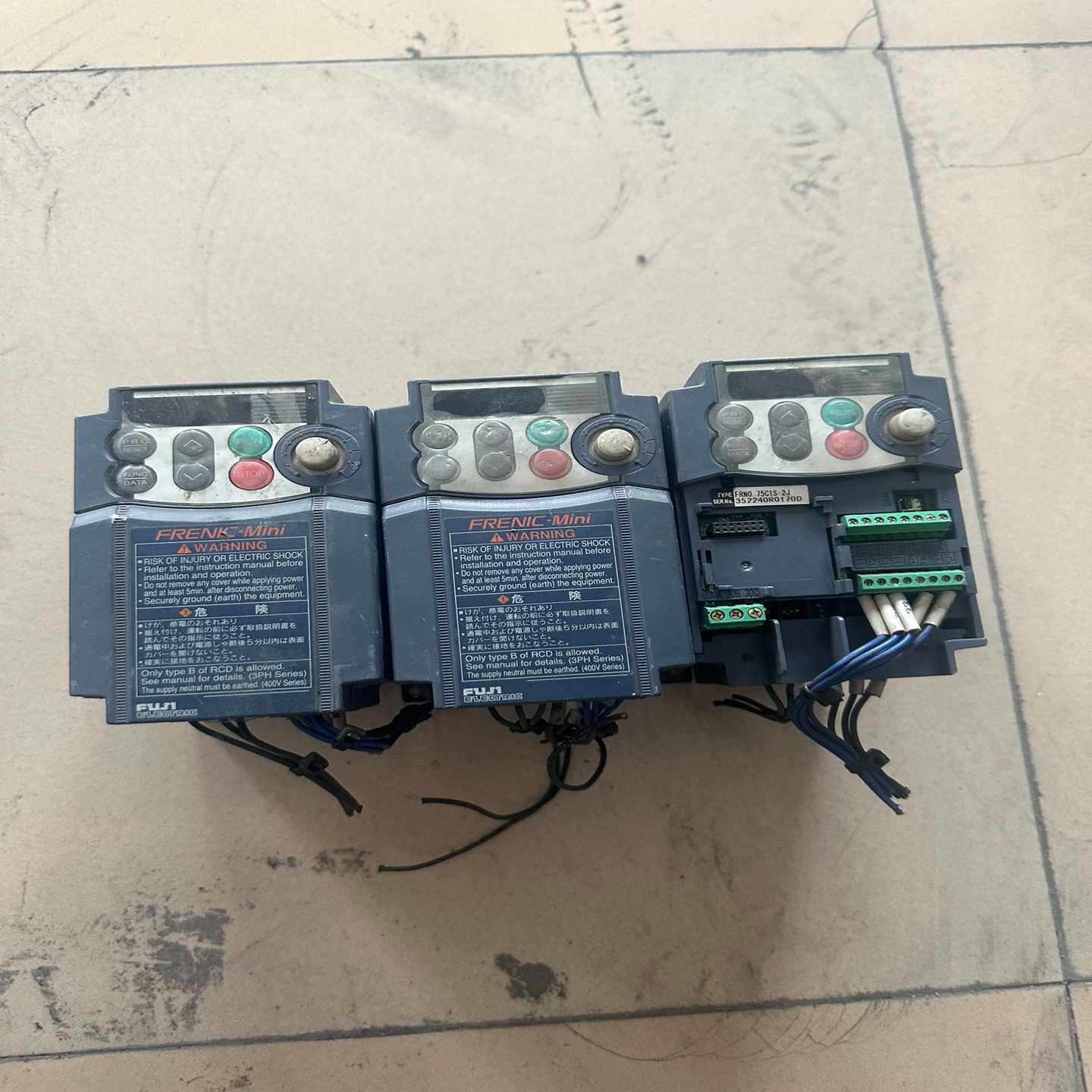 询价变频器FRNO.75C1S-2J实物图拍摄顺丰包