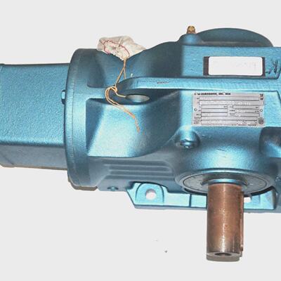 NEW SEW EURODRIVE K77AD4 HELICAL BEVEL GEARMOTOR