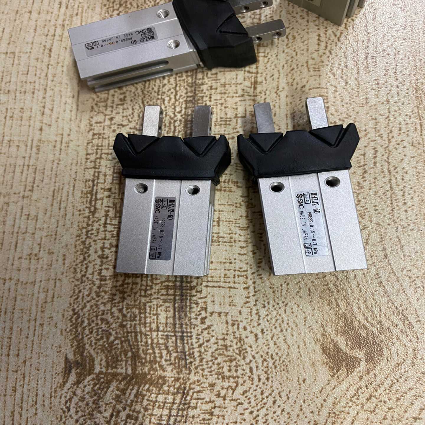 SMC气动手指MHZJ2-6D九五新质量保证现拍前询价