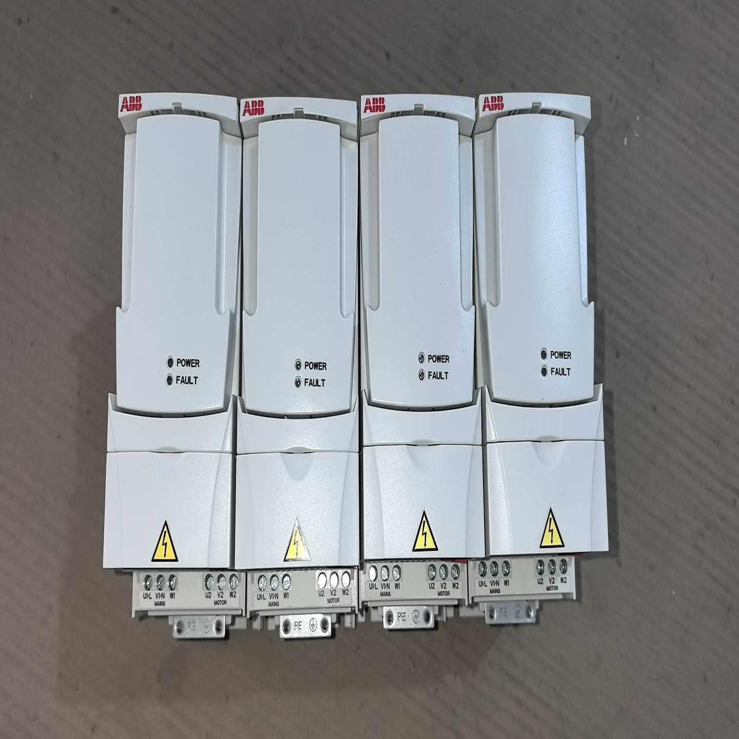 ABB变频器ACS310-03E-08A0-4三台（零零电子）