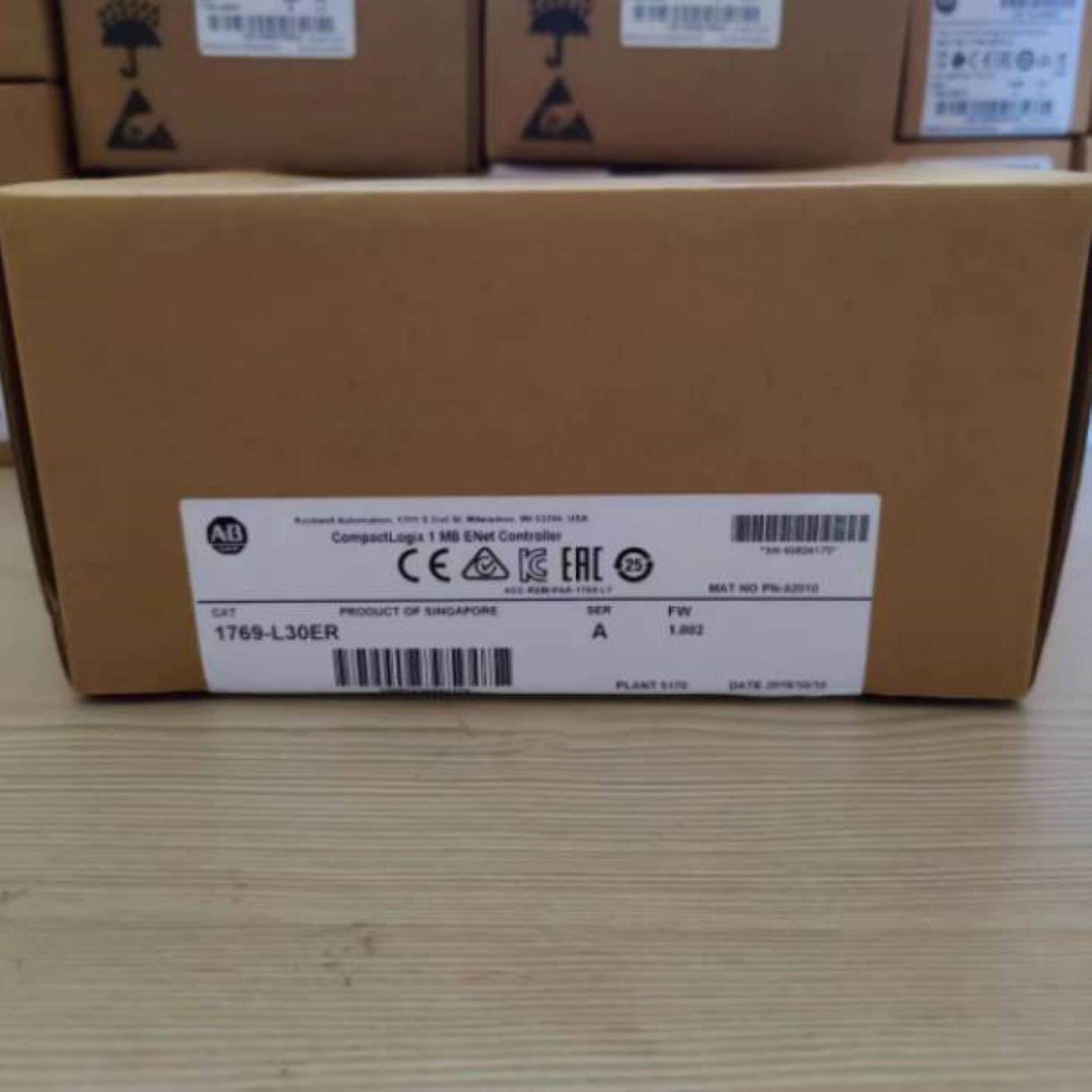 配件1769-L24ER-QBFC1B 1762-L24AWA 1762-IT4IQ8 1756-TBS6议价