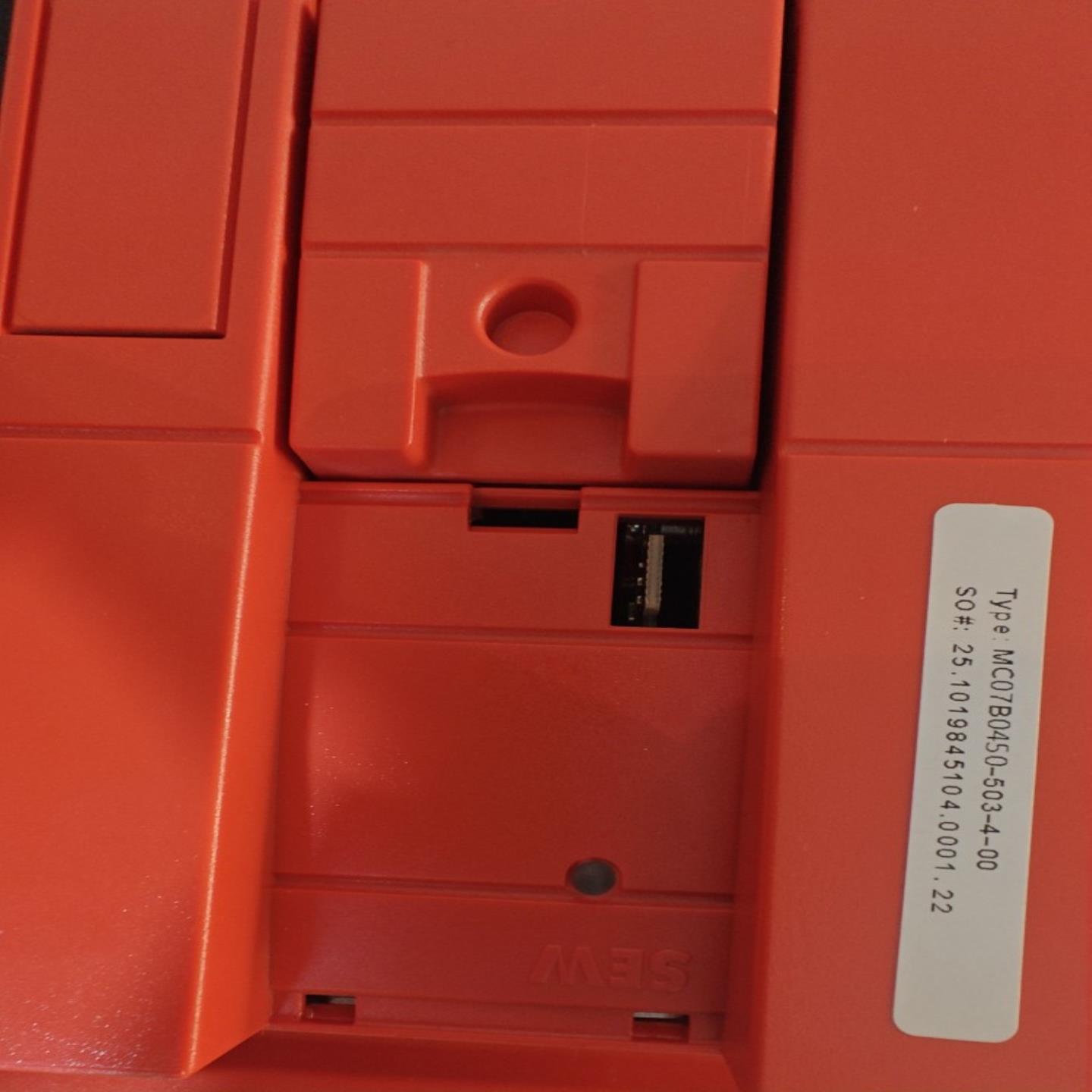 配件SEW变频器MC07B0300-503-4-00五个现货价格美丽咨询议价