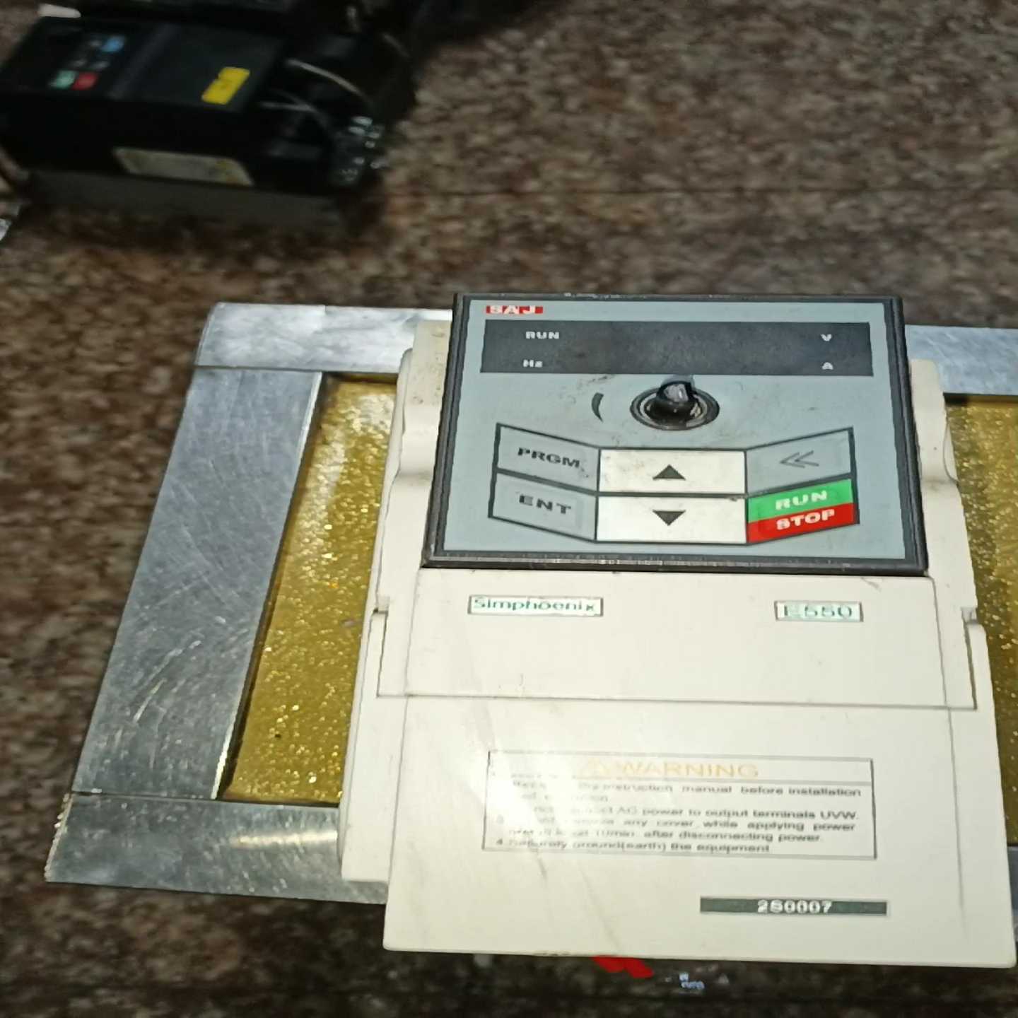 三凌变频器E550-2S0007实物图可直接下询价