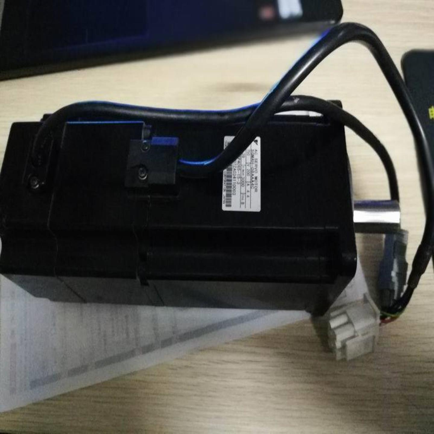 配件安川伺服电机SGMAH-08AAA4C带抱闸现货750W议价