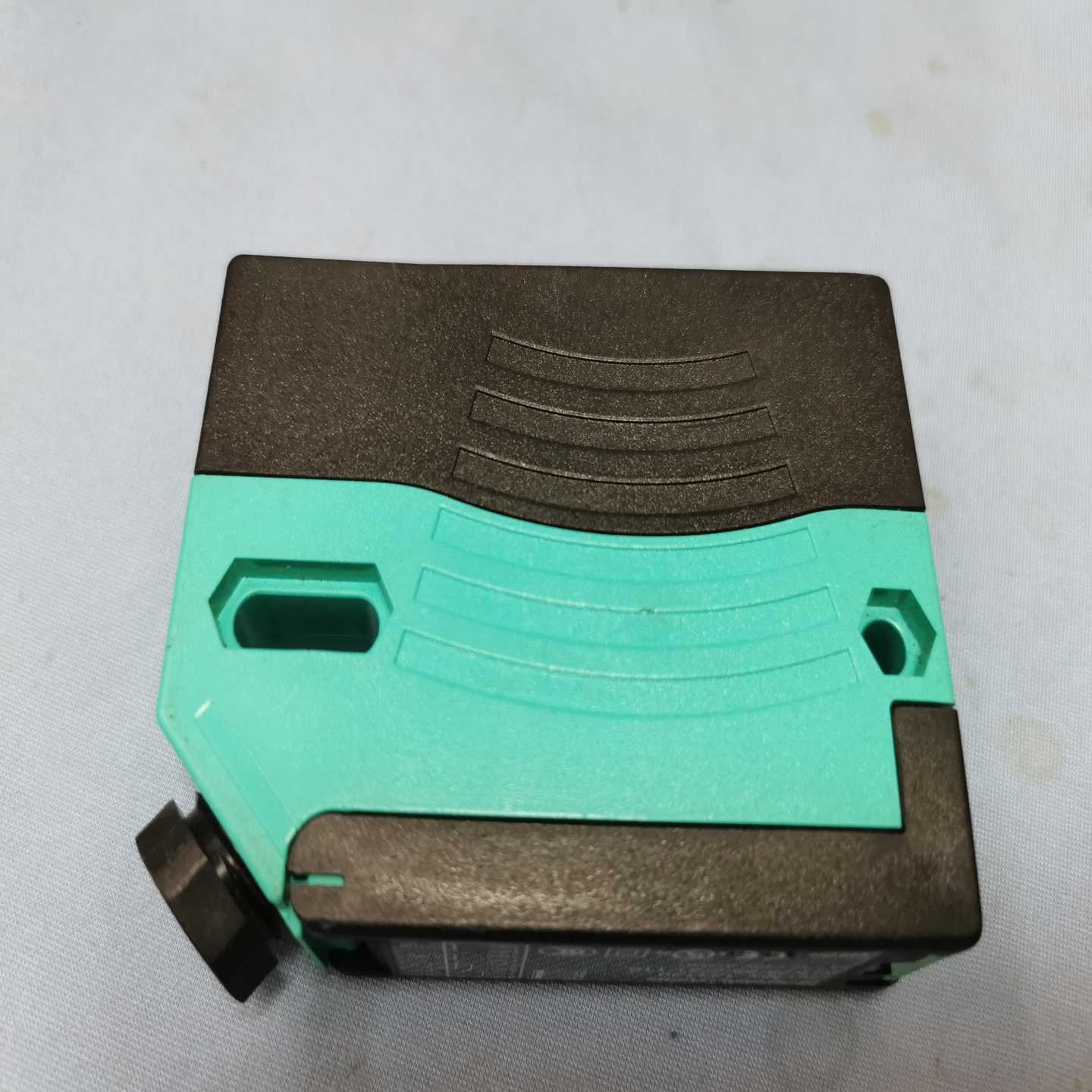 施耐德C16F3TM125     ComPacT NSX1议价产品