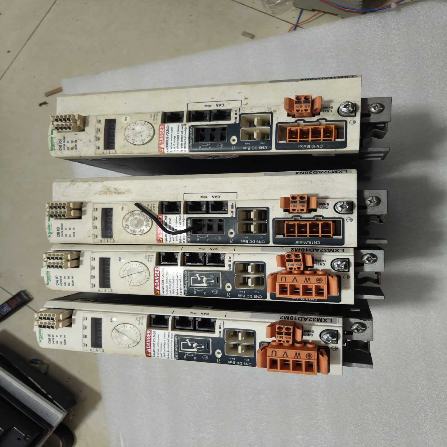 施耐德驱动器LXM32AD30N4一台--议价商品