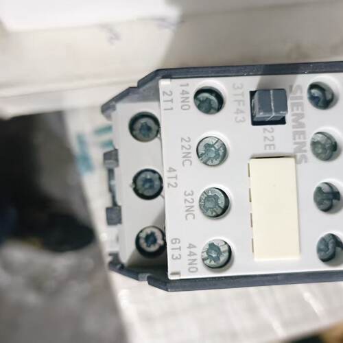 全新正品西门子直流24伏接触器2台，3TF4322-1XB4-议价