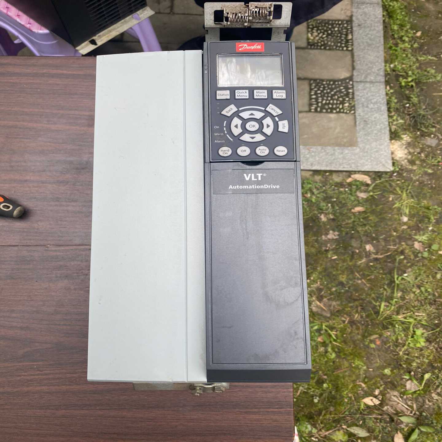 丹佛斯变频器FC302P11KT，标签那里被烫到了点询价