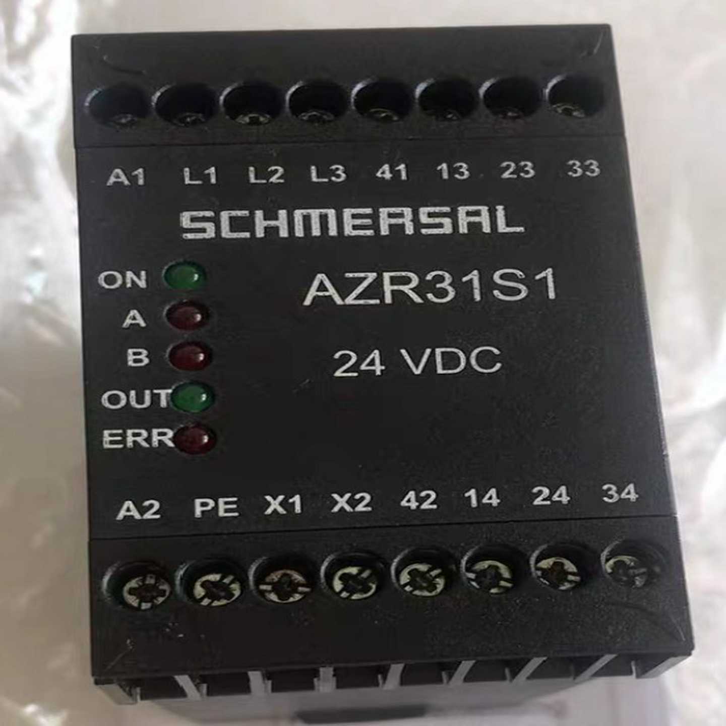 #全新施迈赛安全继电器AZR31S124VDC全新正品