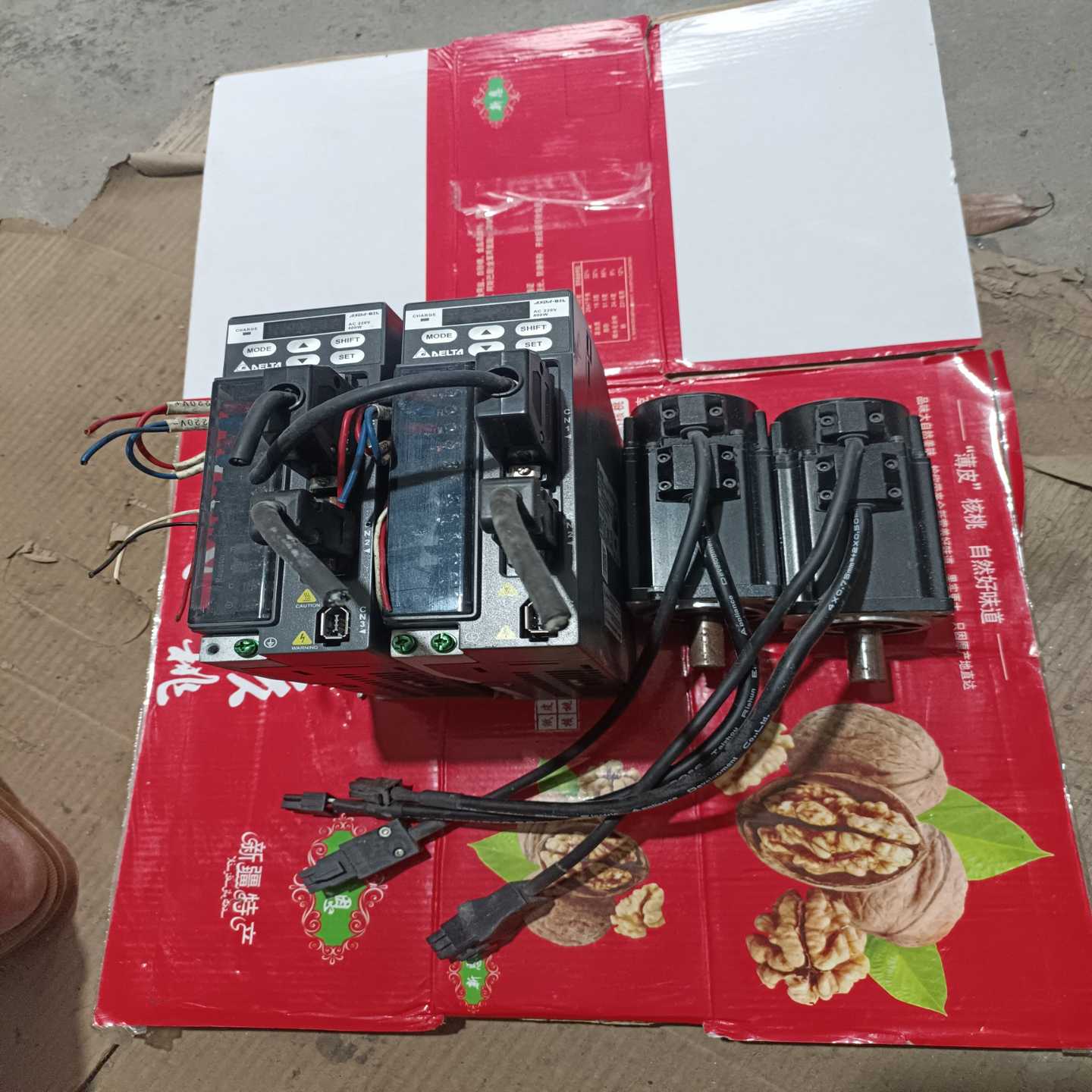 台达驱动电机B2L-400W刚拆机成色新如图完好无损功能包好--议价商