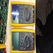 福禄克287c万用表，左边那台正常使用，少电池仓、保险丝，右-议