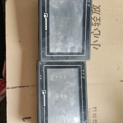 维纶屏幕MT6070IH两台一台外壳有点破-询