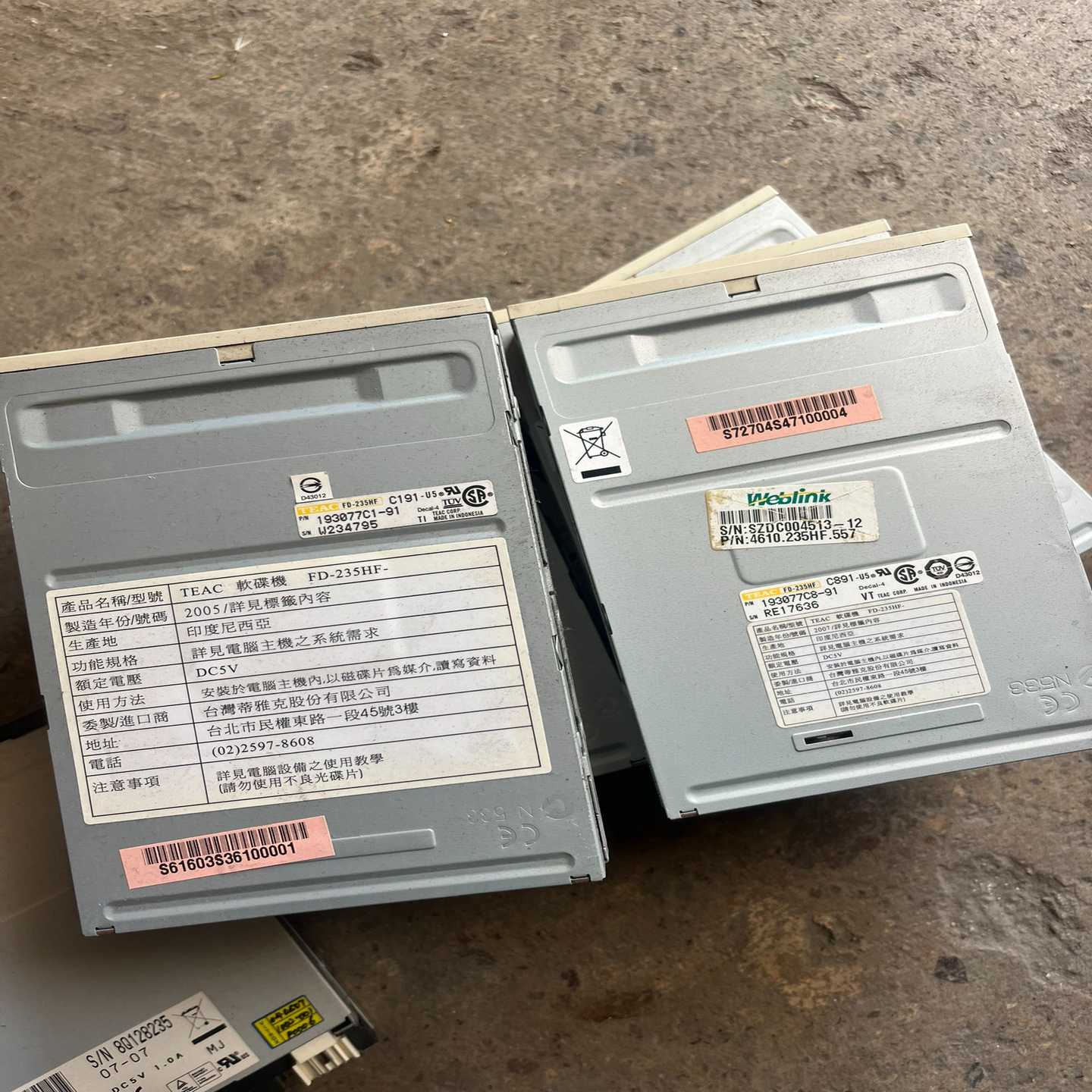 【请询价】TEAC  FD-235HF 软驱 工控机设备软驱 拆机有几