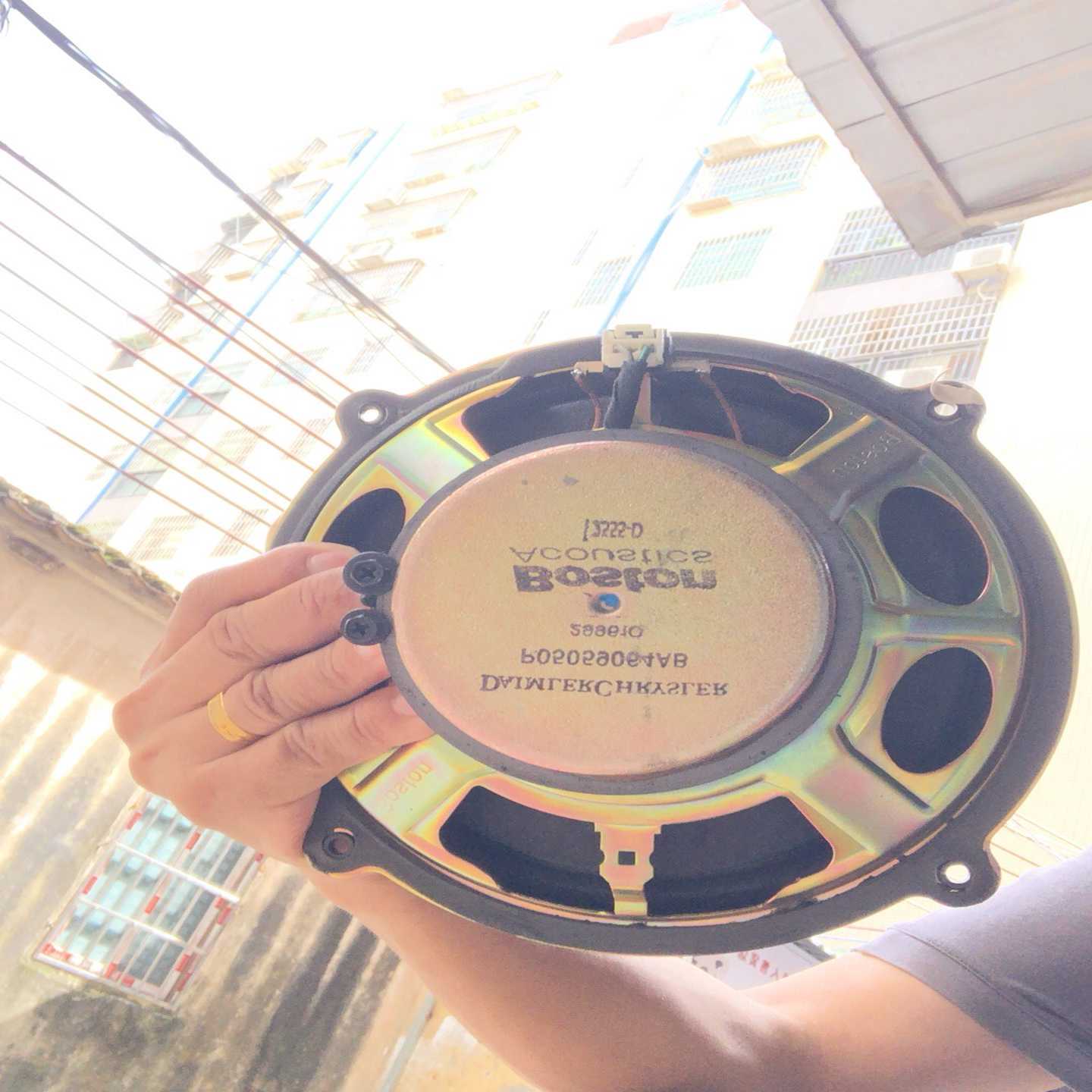 克莱斯勒拆车后备箱低音炮，美国产波士顿8寸低音炮。标价就是卖-