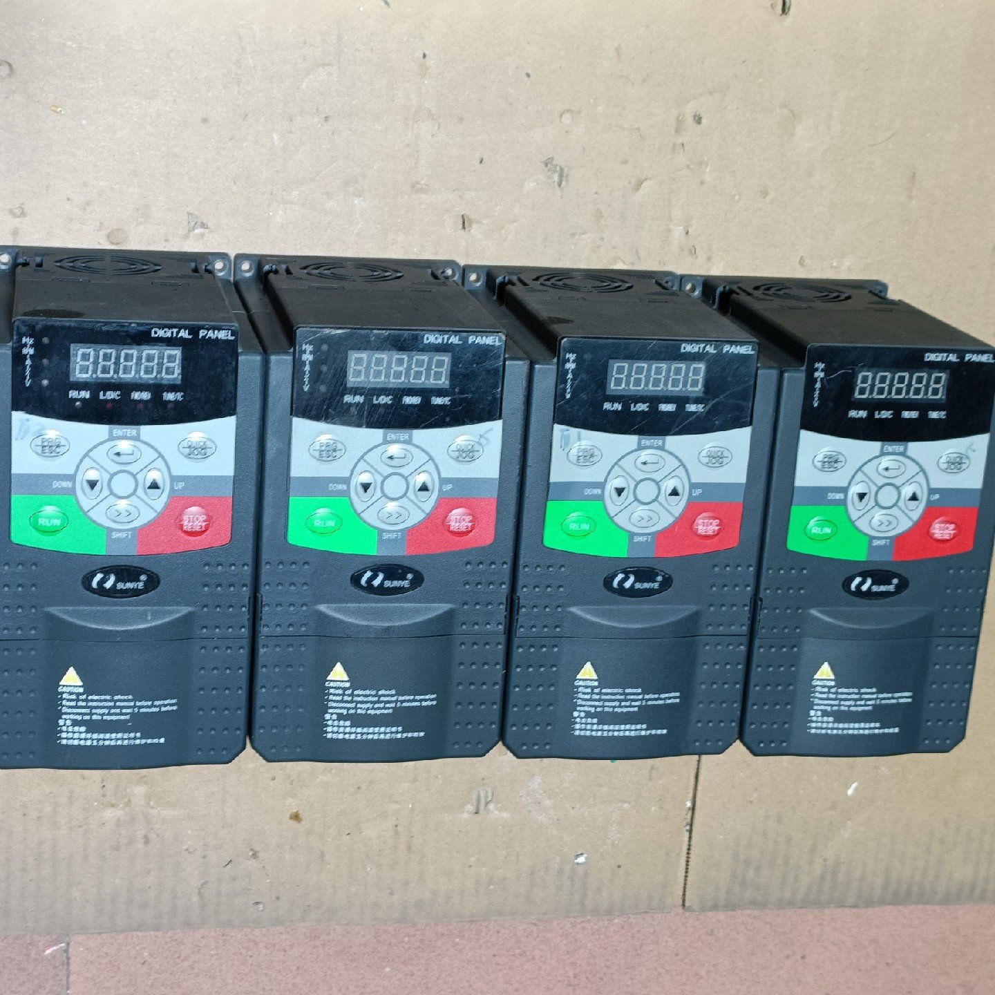 【议价】日业变频器CM518A4TR75GB220V750W,电子元器件市场,鳄鱼夹/弹簧夹/电夹,淘宝优惠券,粉丝福利购,淘宝优惠卷