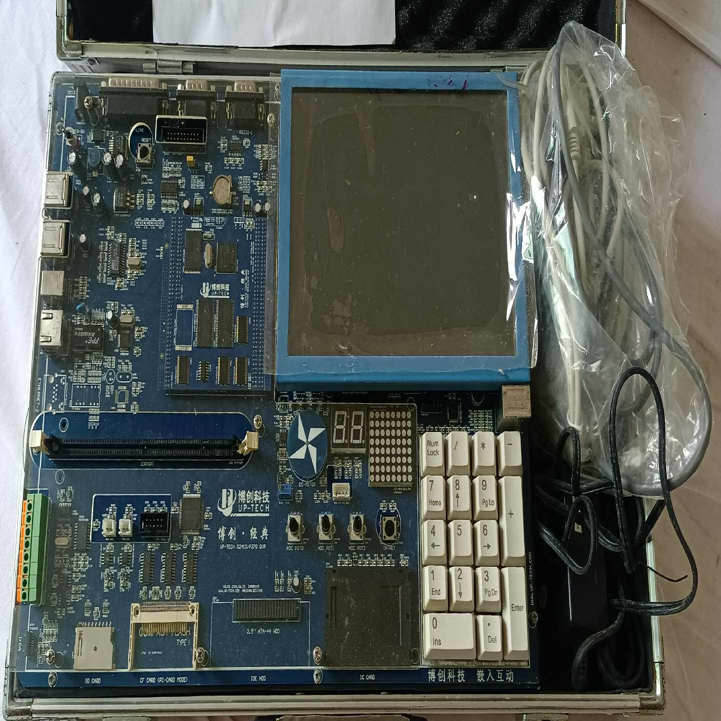 询价三星S3C2410嵌入式单片机开发系统，液晶屏幕是夏普8寸液