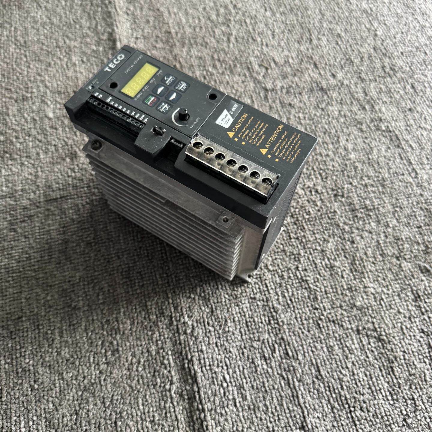 出东元TECO变频器，型号S310-2P5-H1D，0.4k--议价商品