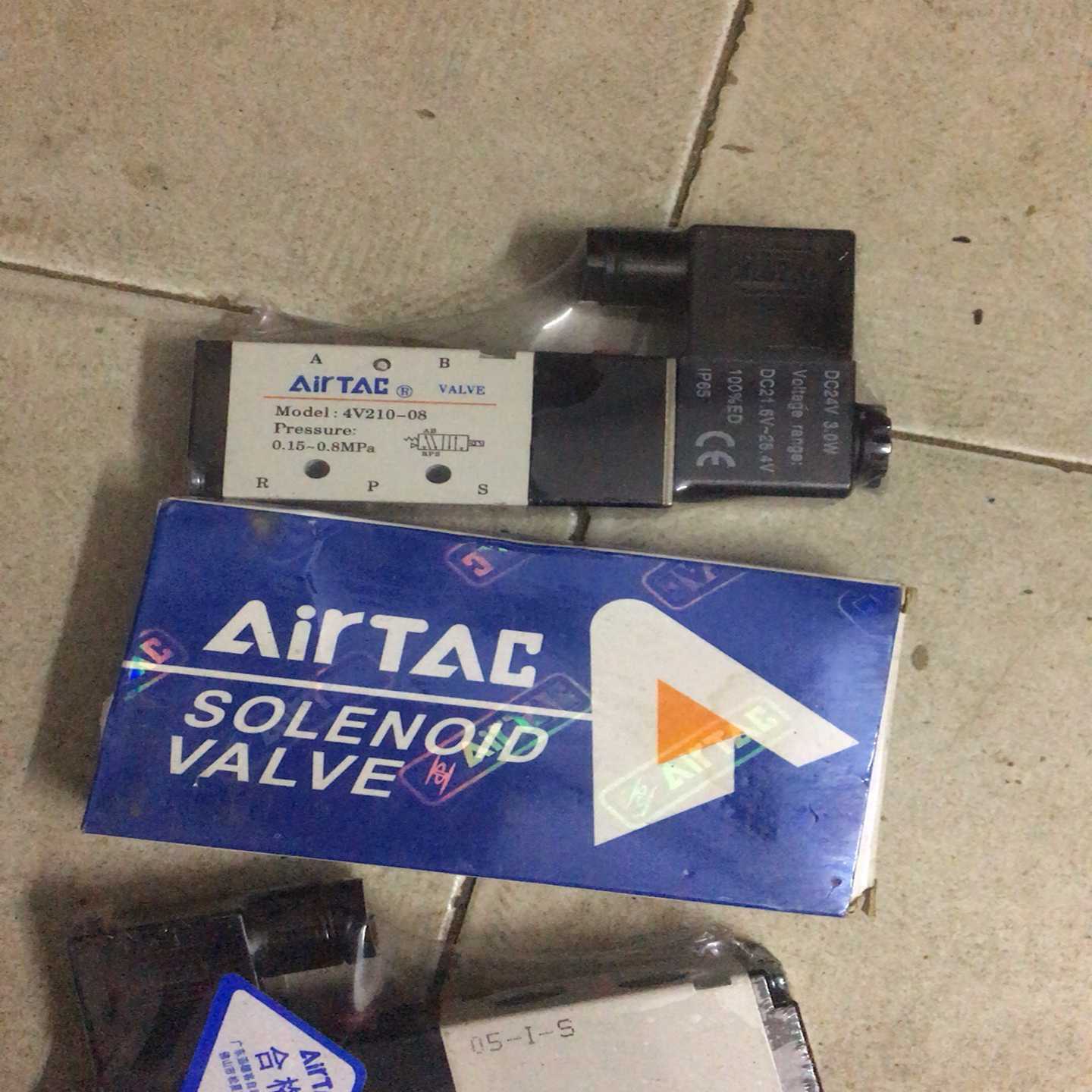 议价亚德客电磁阀4v21f0-08电磁阀全新个。有需要联系。