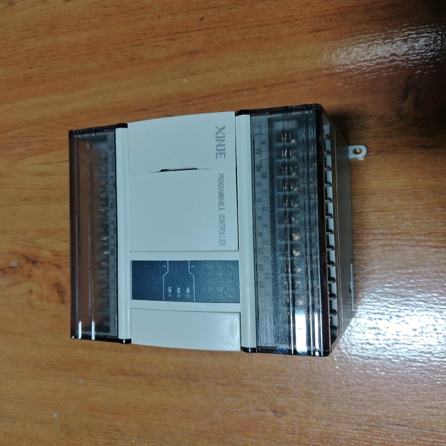 信捷PLCWTX5-D24T4-E，功能正常，成色为实图{议价}