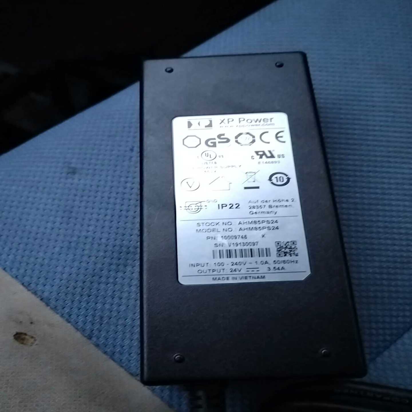 XPPOWER瓦里安平板探测器电源适配器，型号AHM85P-议价