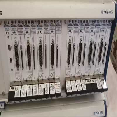 NIPXIe-1075机箱，配套多块NI数据采集卡。设备成--议价商品