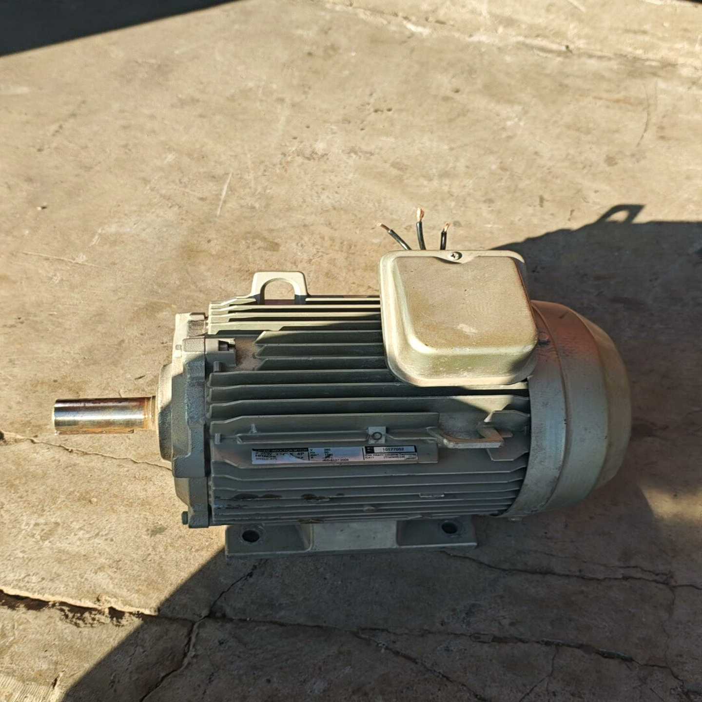 日立三相电电机，2.2千瓦，4级，1380转，原装，设备拆机--议价商