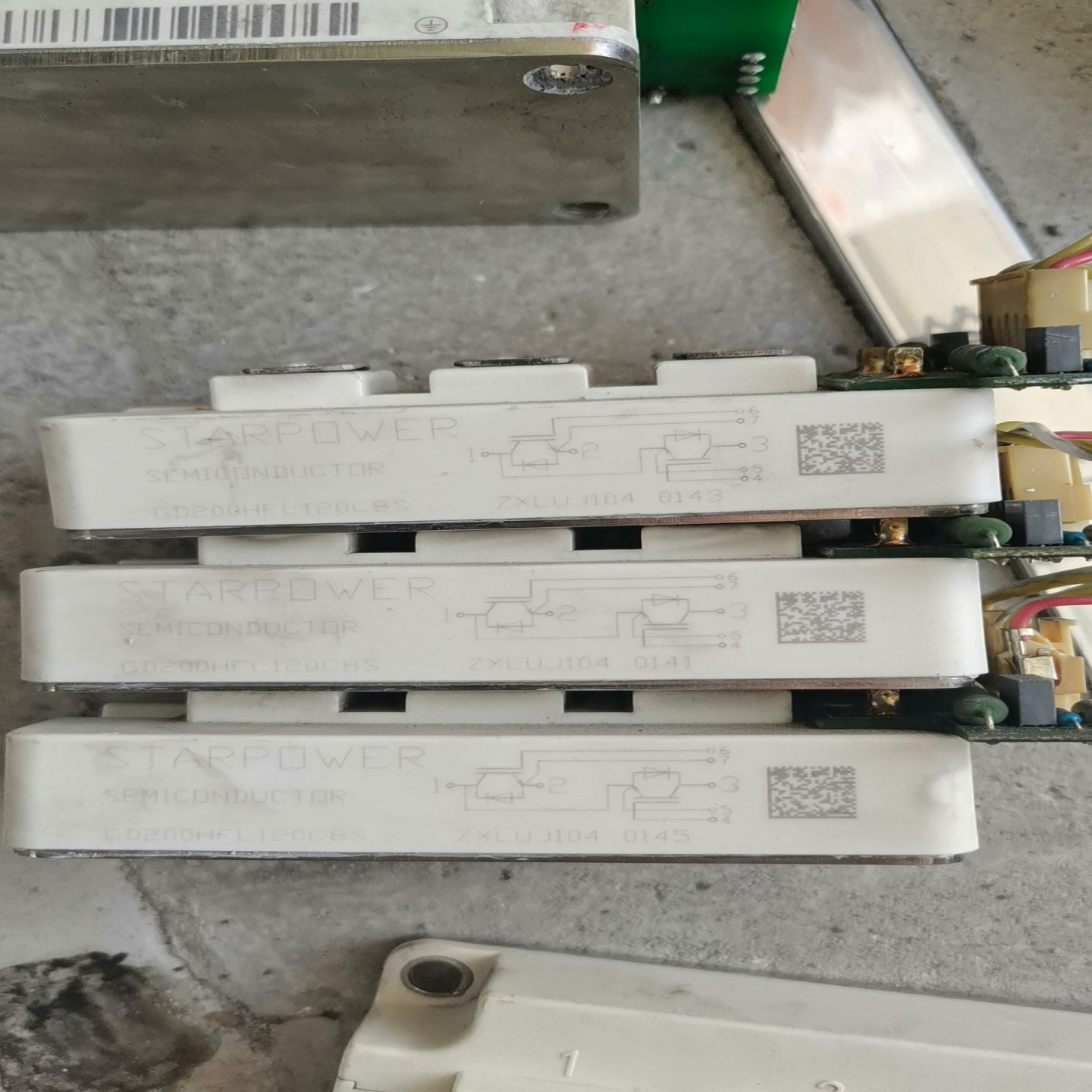 【请询价】GD200HFL120C8SN原装拆机有3块实拍图单价