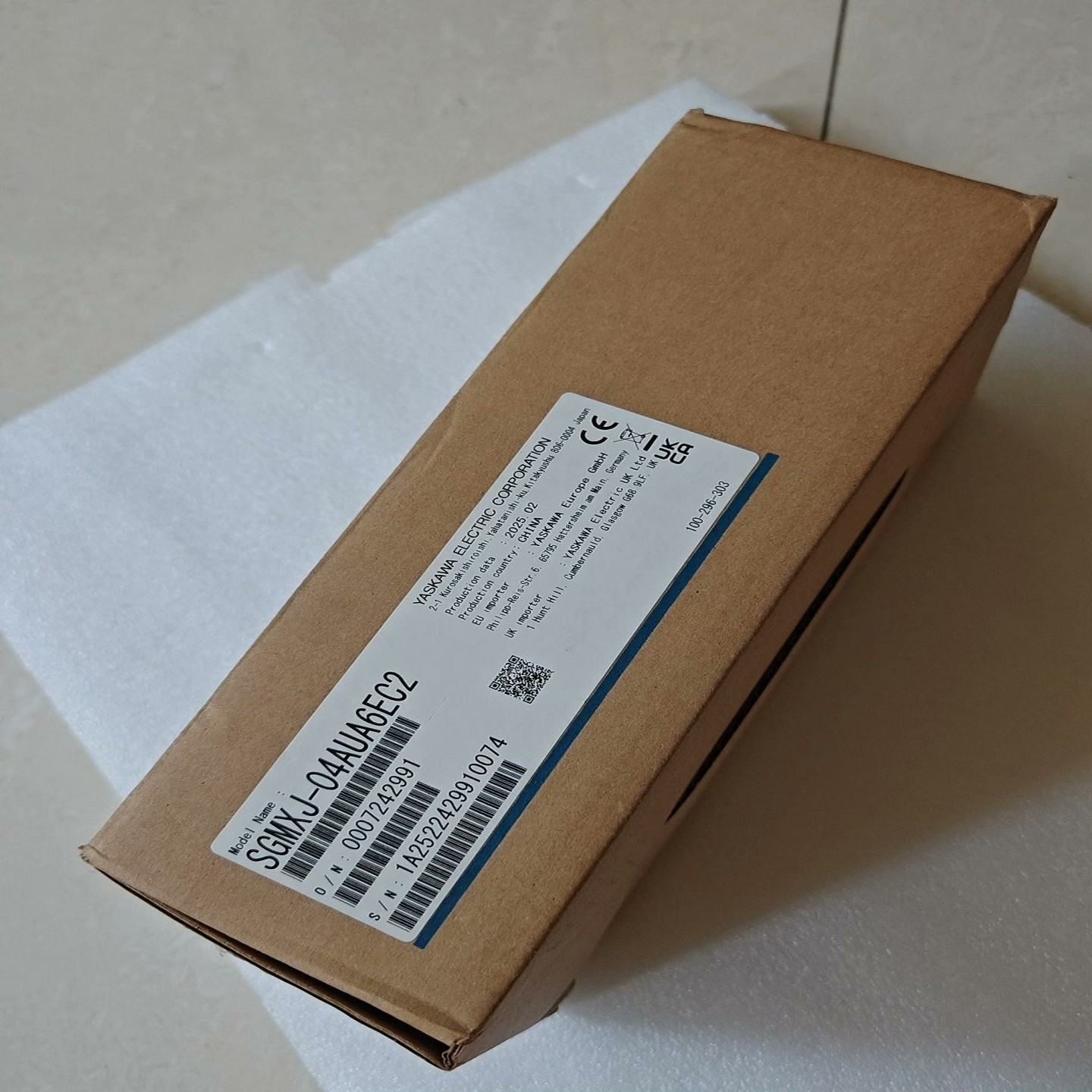 咨询-安川伺服电机SGMXJ-04AUA6EC2，带原厂标