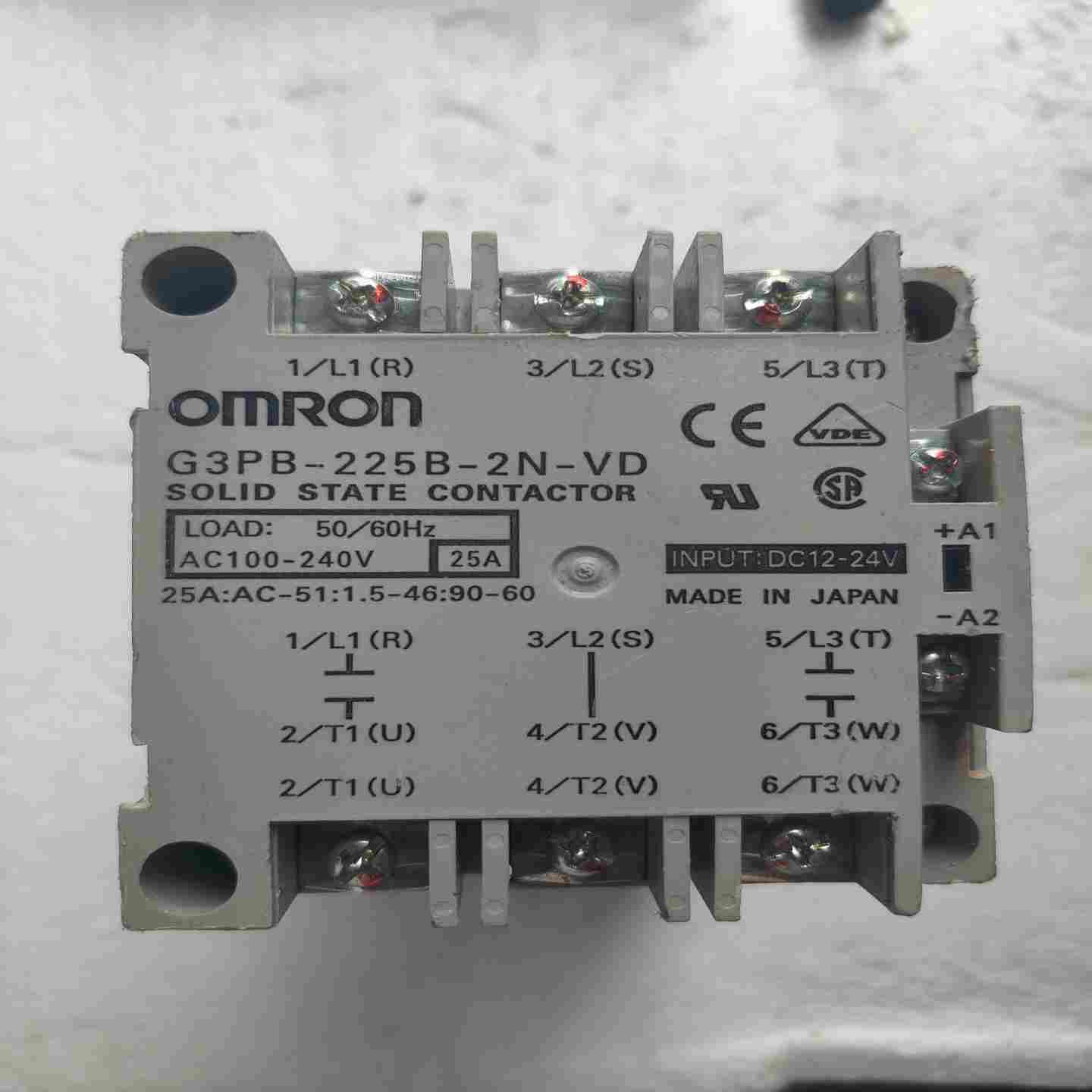 欧母龙固态计电器G3PB-225B-2N-VD拆机成色如图，