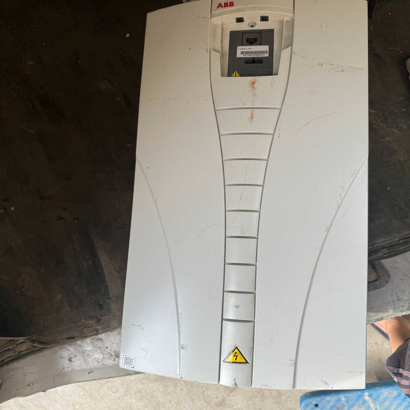 出售两台ASC550-01-125A-4系列变频器，一台好的--议价商品