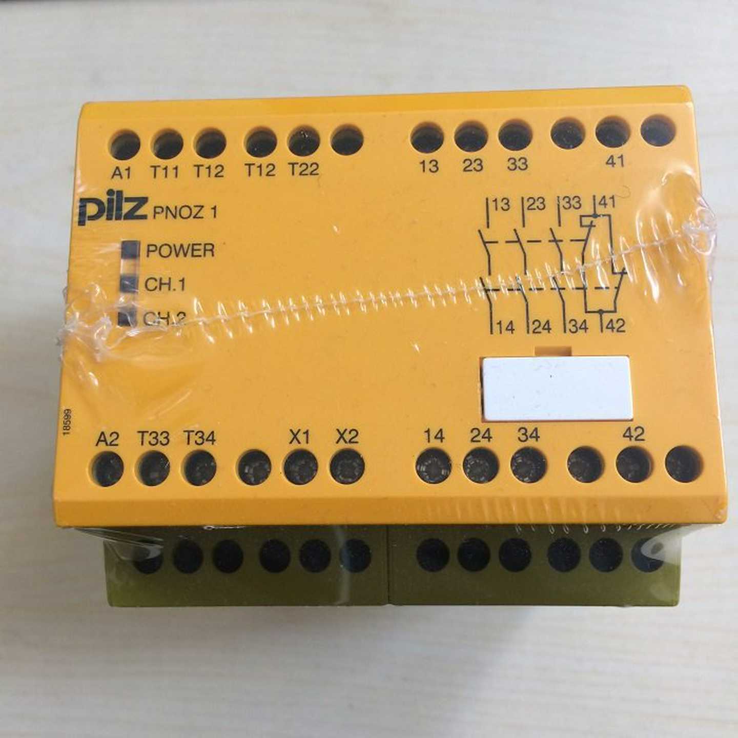 750102PNOZs2S24VDC3n/o1n/c皮尔兹Pilz安全继电器