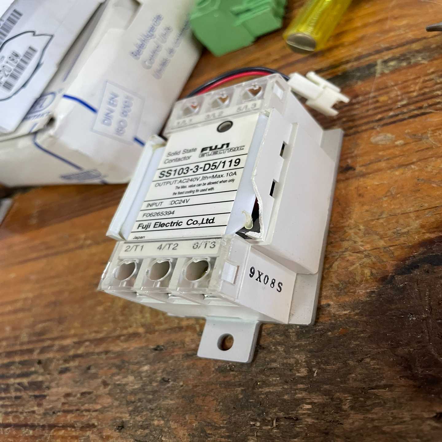 富士固态继电器SS103-3-D5/119。东西的。边上适用