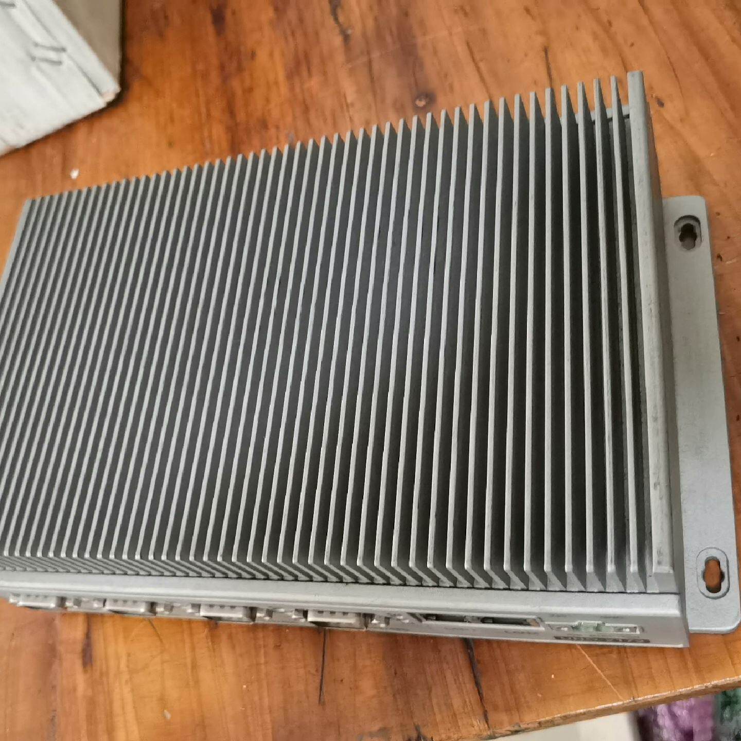 议价--研华工控机型号UN0-2172-P22E。库存积压3个按个出