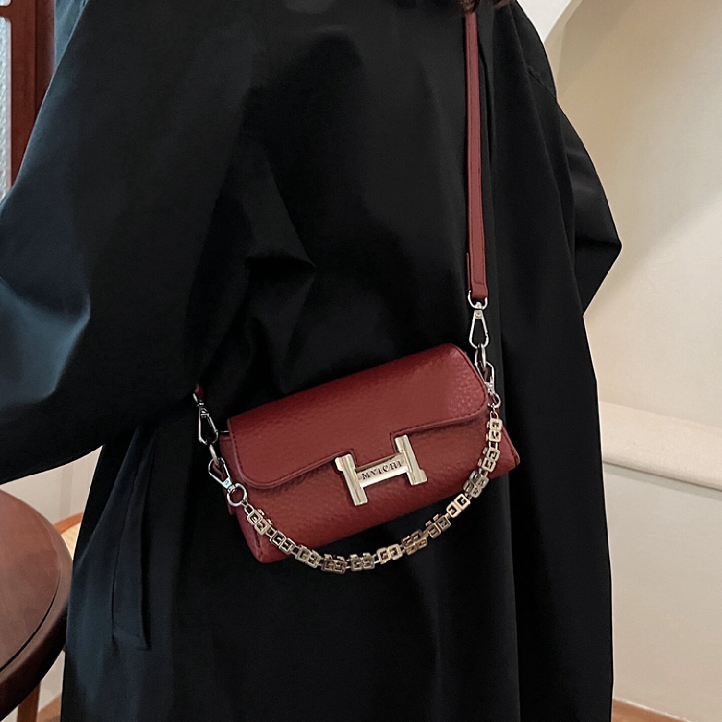 红色女士包包2025新款潮高级感百搭斜挎包秋冬时尚链条手提小方包